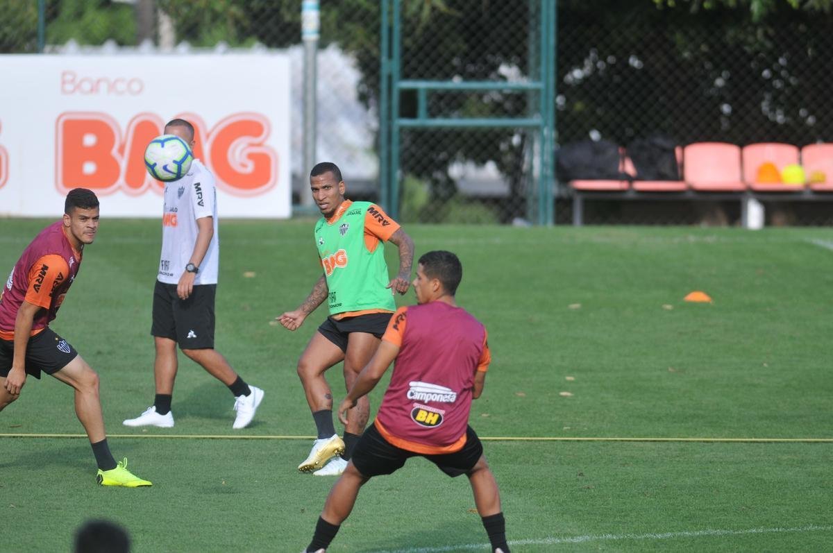 Veja fotos do treino na Cidade do Galo 