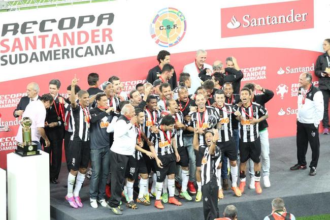 Ronaldinho pode ter feito, contra o Lans, na despedida da Recopa, o seu ltimo jogo pelo Atltico