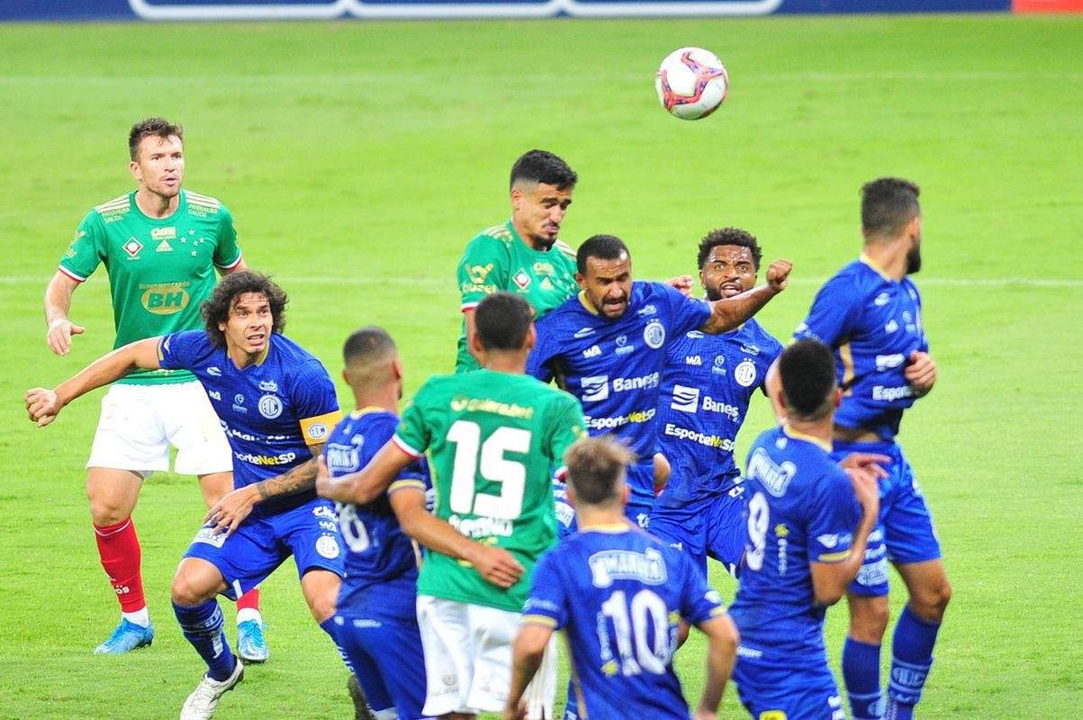 Fotos do jogo entre Cruzeiro e Confiana pela Srie B. Jogo  em Belo Horizonte marcou a volta da torcida cruzeirense ao Mineiro aps meses de ausncia devido  pandemia da COVID-19