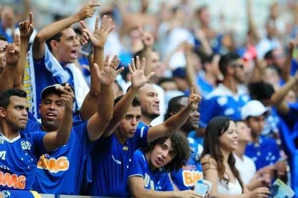 Imagens da torcida do Cruzeiro no clssico contra o Atltico, no Mineiro