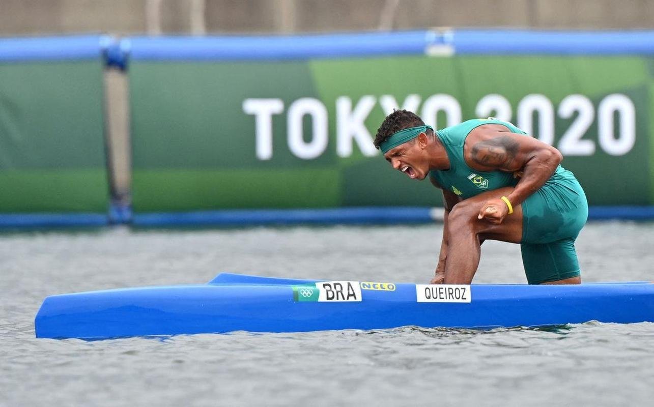 Isaquias Queiroz venceu a final da canoagem sprint C1 1000m com tempo de 4:04.408