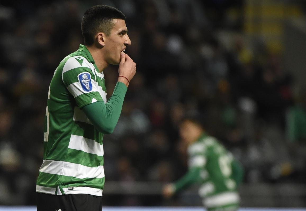 Meia argentino Rodrigo Battaglia foi um dos primeiros do Sporting a ser infectado pela COVID-19. No momento, ele est emprestado ao Alavs, da Espanha