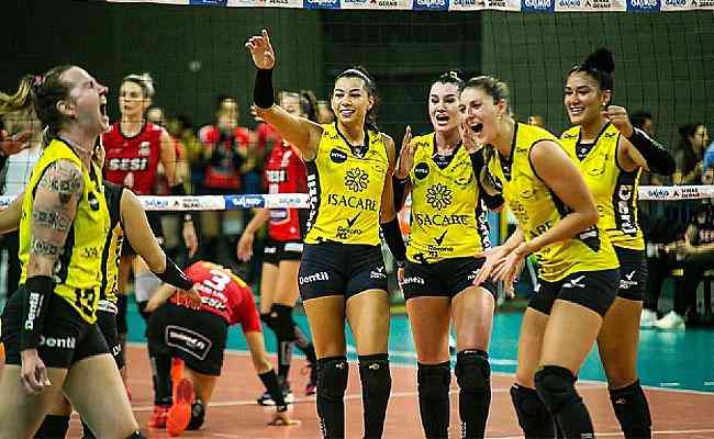 Brasil estreia com vitória tranquila no Sul-Americano Feminino de Vôlei -  Superesportes