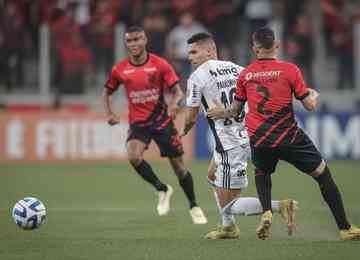 Galo vem de sequência sem vitórias fora de casa na Libertadores, colocando peso maior no confronto contra o Furacão