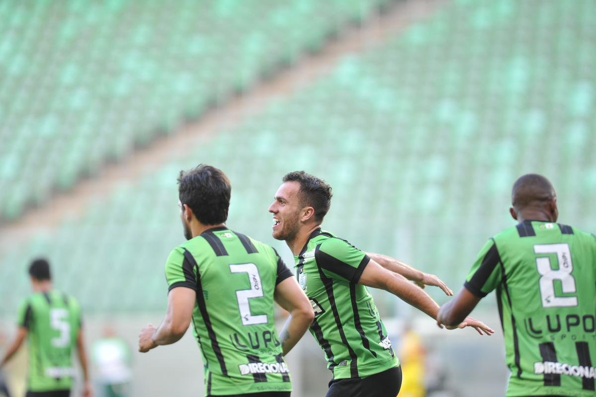 Amrica e Atltico-PR se enfrentaram em partida vlida pela 9 rodada do Campeonato Brasileiro