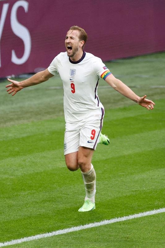 Fotos do gol de Harry Kane, da Inglaterra, sobre a Alemanha, em Wembley. Ingleses venceram por 2 a 0 e avanaram s quartas de final da Eurocopa