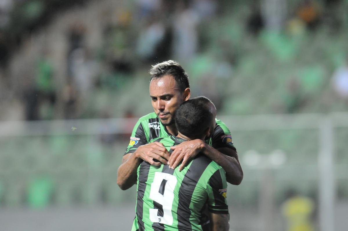 Com gols de Felipe Augusto e Al, Amrica venceu Coimbra por 2 a 0, nesta segunda-feira, no Independncia, pela sexta rodada do Campeonato Mineiro