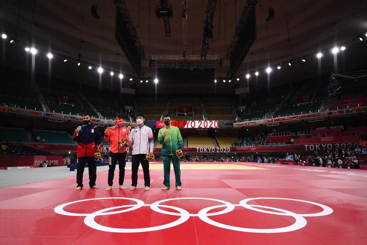 Luta e premiao de Daniel Cargnin, bronze no jud em Tquio