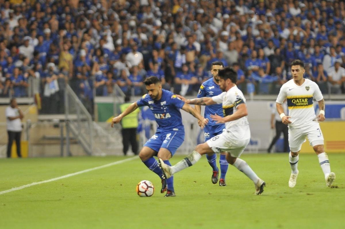 Lances do primeiro tempo de Cruzeiro e Boca Juniors, no Mineiro, pela Copa Libertadores