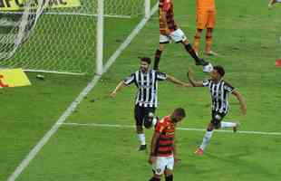 Fotos do gol de Diego Costa, de cabea, sobre o Sport. Foi primeiro gol do Atltico na vitria por 3 a 0 pela 21 rodada do Brasileiro