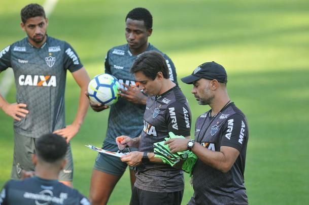 Zagueiro uruguaio Martn Rea treinou pela primeira vez com o elenco do Atltico na Cidade do Galo, j visando ao duelo de domingo, contra o Botafogo, no Rio, pelo Campeonato Brasileiro