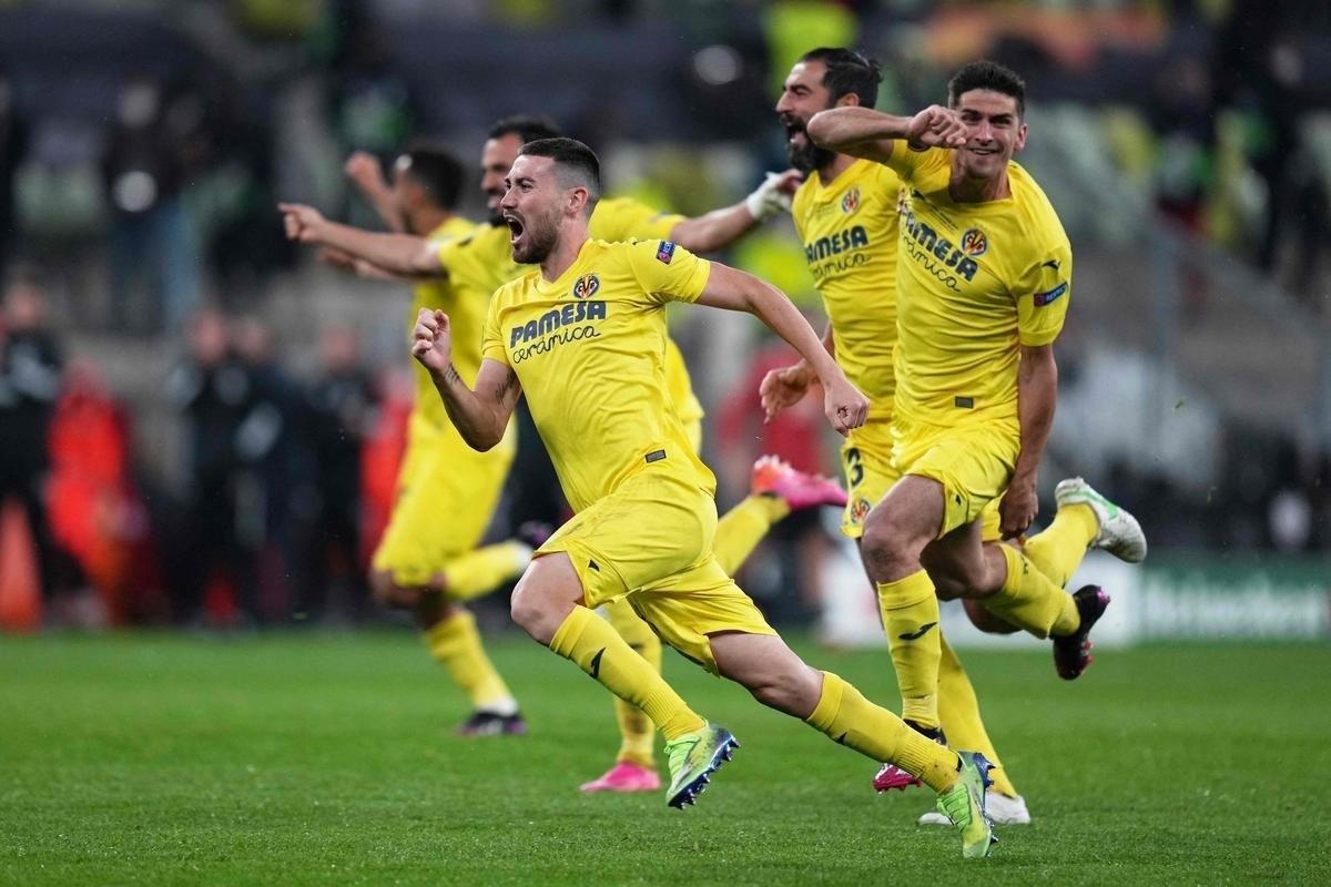 Depois de empate por 1 a 1 no tempo normal e na prorrogao, time espanhol superou o Manchester United nos pnaltis por 11 a 10. Goleiro Rulli pegou a ltima batida dos ingleses, feita pelo goleiro De Gea