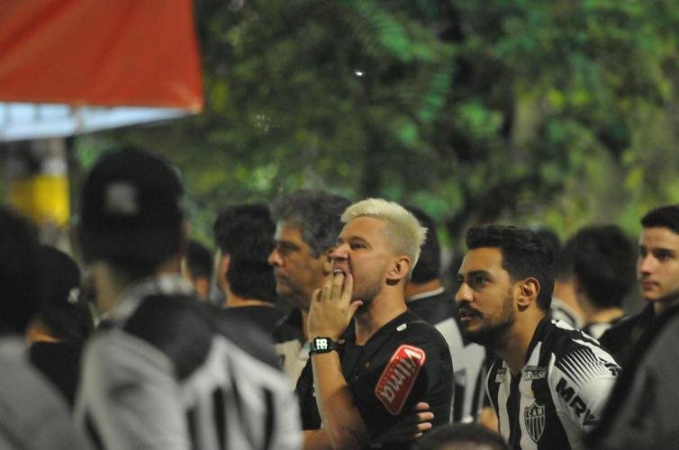Torcedores do Atltico acompanham a partida contra o Palmeiras em alguns bares de Belo Horizonte