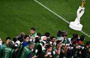 Entrada de Argentina e Frana no campo do Estdio Icnico de Lusail para a final da Copa do Mundo foi um espetculo  parte. Veja fotos do show de fogos, de luzes e da execuo dos hinos nacionais dos dois pases