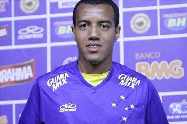 Breno Lopes (lateral-esquerdo) - em setembro de 2014, firmou um contrato de cinco anos com o Cruzeiro, mas jamais teve chances claras no clube.