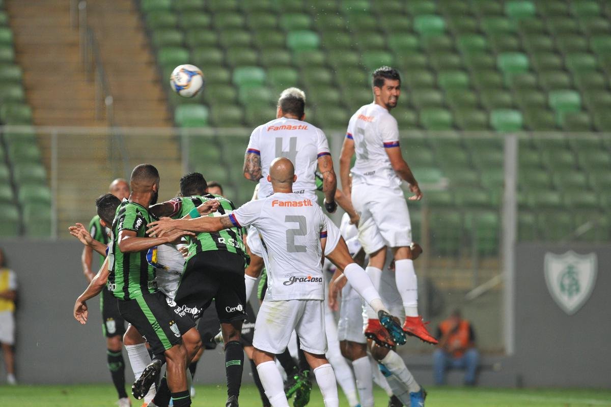 Amrica e Paran Clube se enfrentam pela 33 rodada da Srie B, no Horto