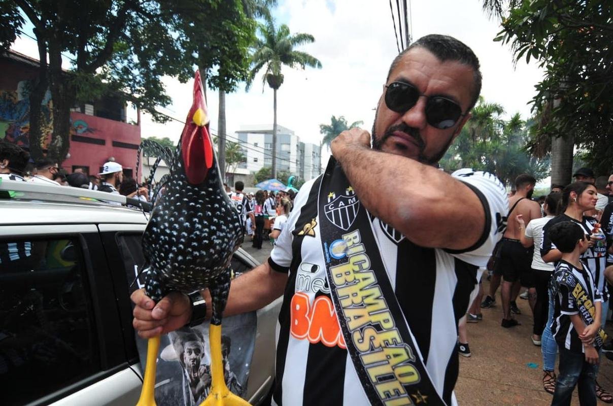 Torcida do Atltico chegou animada ao Mineiro para o jogo da taa, contra o RB Bragantino. Dia de festejar com o time o ttulo do Campeonato Brasileiro de 2021