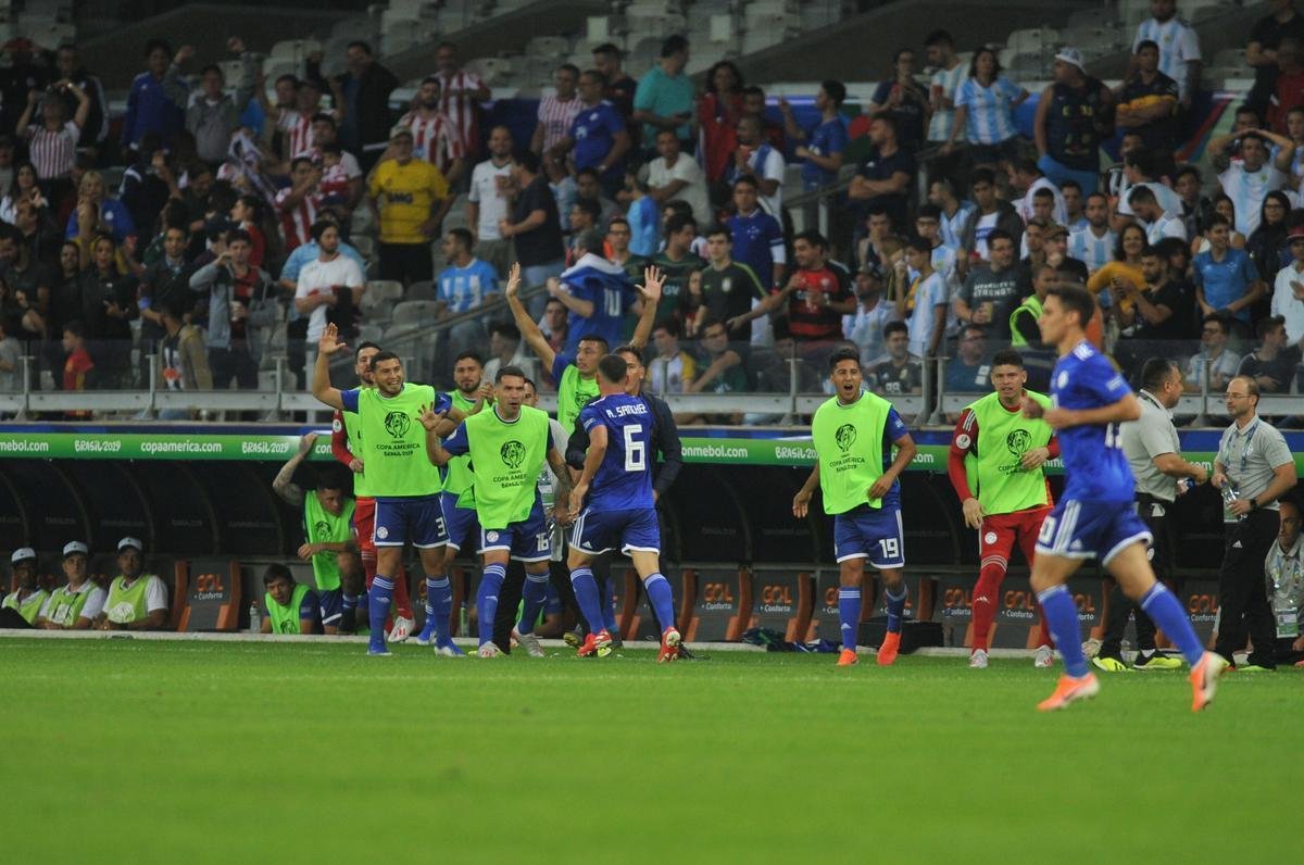 Fotos do duelo entre Argentina e Paraguai, no Mineiro, pela Copa Amrica