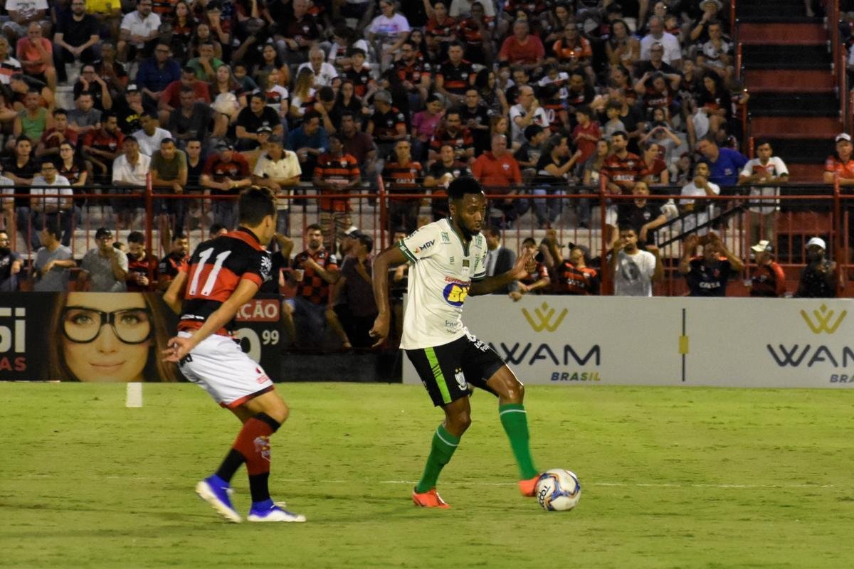 Amrica arrancou empate dramtico diante do Atltico-GO em Goinia 