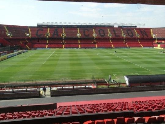 Construído em 1946, o Cemitério de Elefantes foi onde o Colón venceu o Santos de Pelé, a Seleção Argentina, o Peñarol, então campeão mundial, e os poderosos River Plate e Boca Juniors