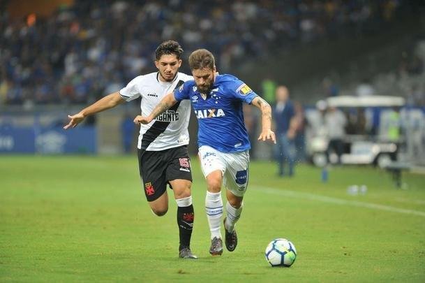 Cruzeiro pressionou nos minutos finais do primeiro tempo, mas no conseguiu empatar o jogo no Minero
