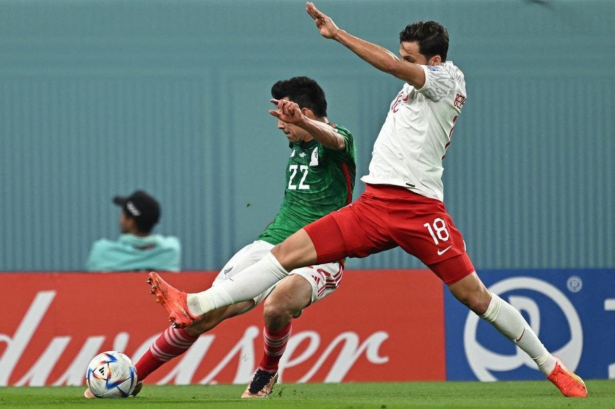 Imagens do jogo entre Mxico e Polnia, pelo Grupo C da Copa do Mundo.