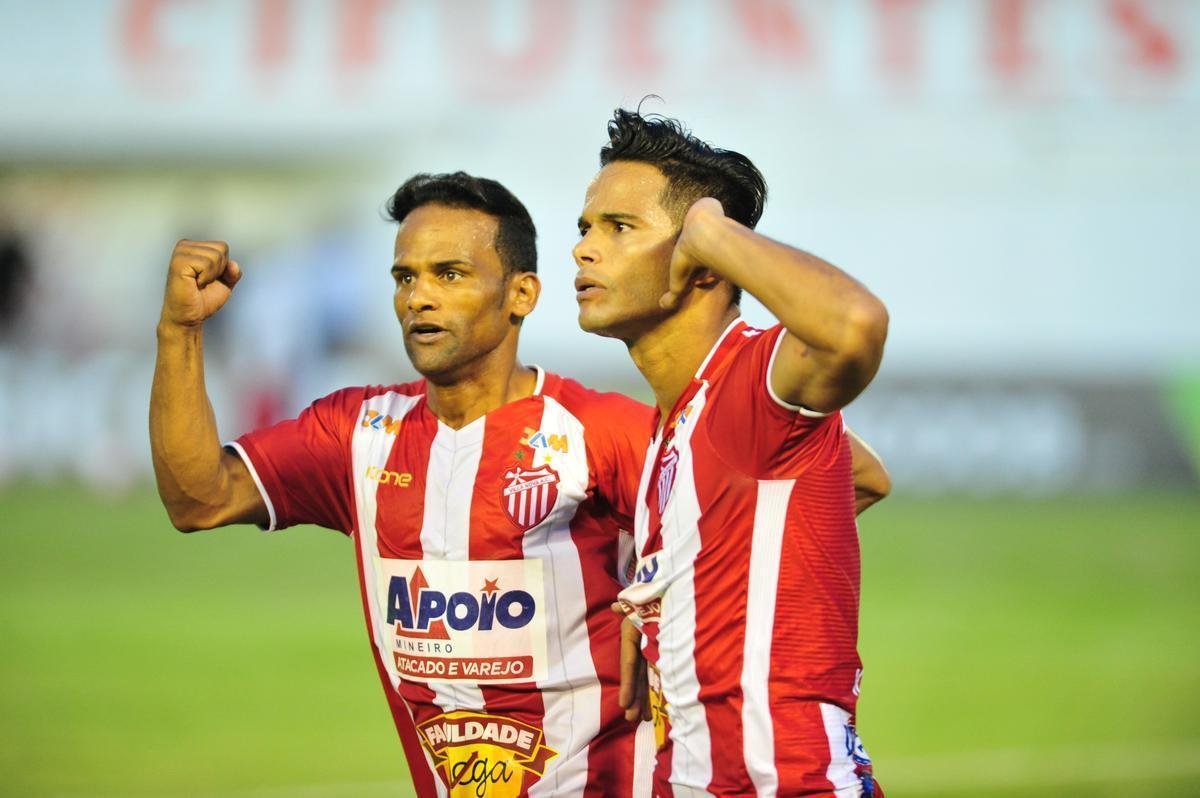 Villa Nova e Atltico se enfrentaram nesta quinta-feira