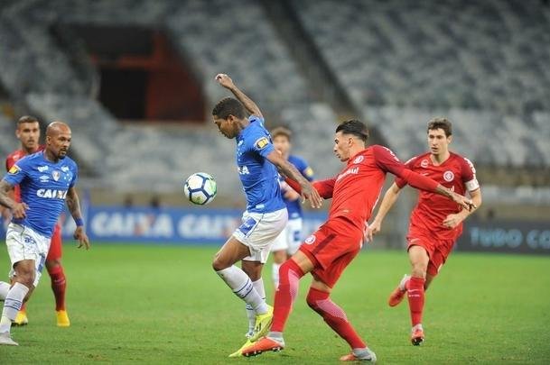 Imagens do duelo entre Cruzeiro e Internacional, no Mineiro, pela 22 rodada do Brasileiro 