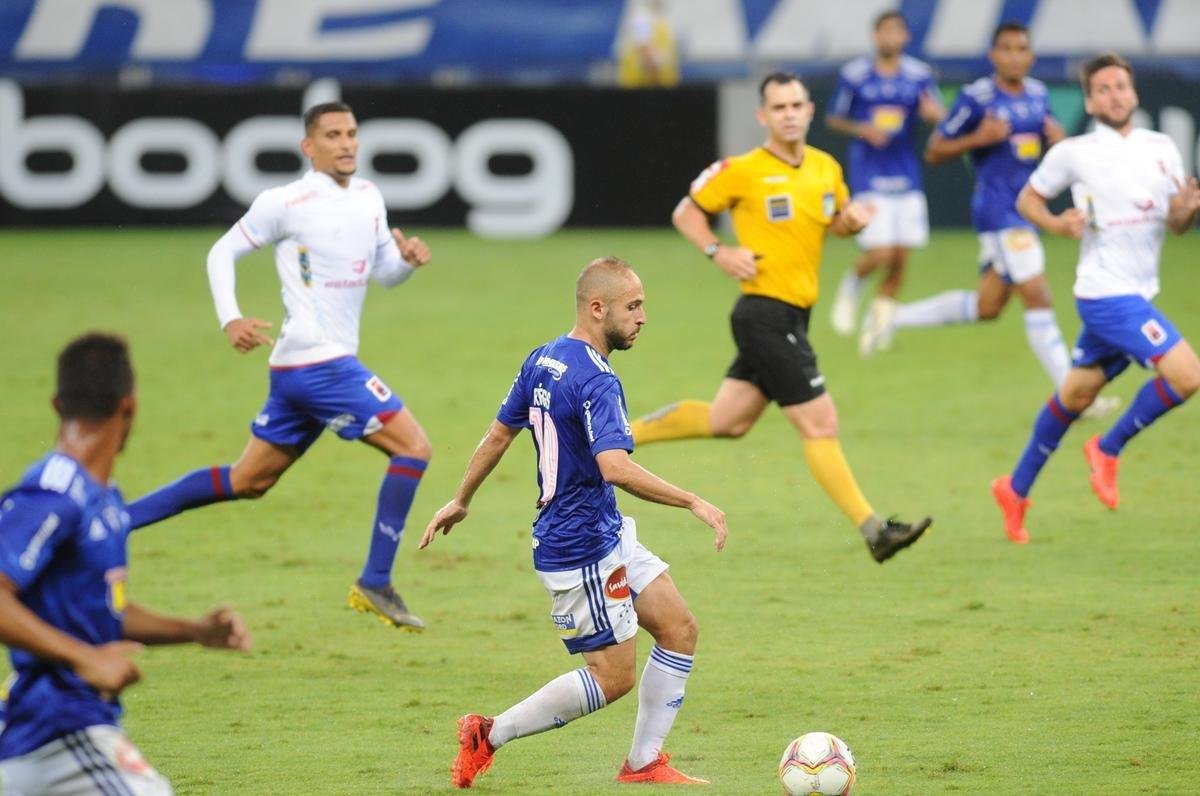 Fotos do jogo entre Cruzeiro e Paran Clube, no Mineiro, em Belo Horizonte, pela 19 rodada da Srie B do Campeonato Brasileiro
