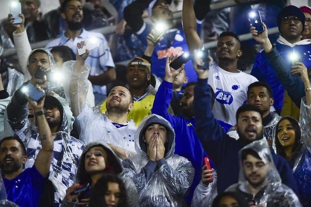 Ponte Preta x Cruzeiro: veja as fotos do jogo no Moiss Lucarelli, em Campinas, pela 32 rodada da Srie B do Campeonato Brasileiro