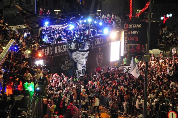 Chegada do time do Atltico  Praa Sete, no Centro de BH, onde fez carnaval com a torcida ao som do cantor baiano Bell Marques