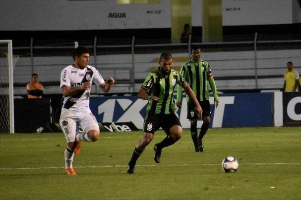 Com dois a menos durante boa parte do segundo tempo, o Coelho fez valer a superioridade numrica e bateu a Macaca por 1 a 0