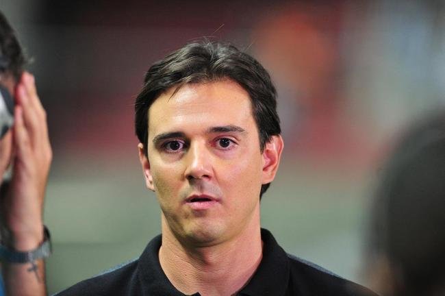 Thiago Larghi assumiu o Goi�s em agosto de 2020 e ficou apenas 38 dias no clube. Em seis partidas, ele somou uma vit�ria, dois empates e tr�s derrotas. Com Enderson Moreira no mercado, a diretoria resolveu demitir o jovem t�cnico de 40 anos em 28 de setembro.