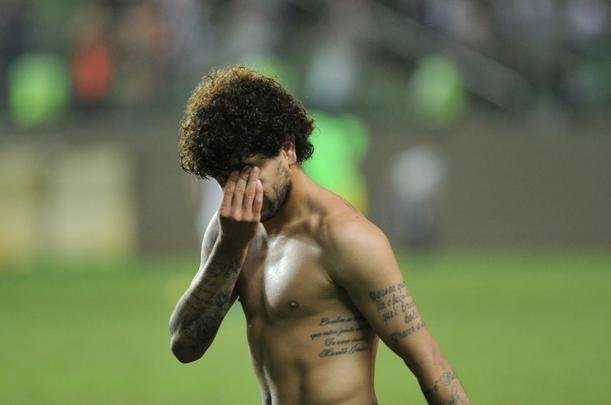 Galo virou no segundo tempo com gols de Rger Guedes e Luan. 