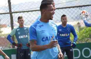 O Cruzeiro fez, nesta tera-feira, o ltimo treino em BH antes da viagem para Santiago, onde enfrenta a Universidad de Chile, pela Copa Libertadores