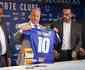 Cruzeiro apresenta camisa com novo patrocinador