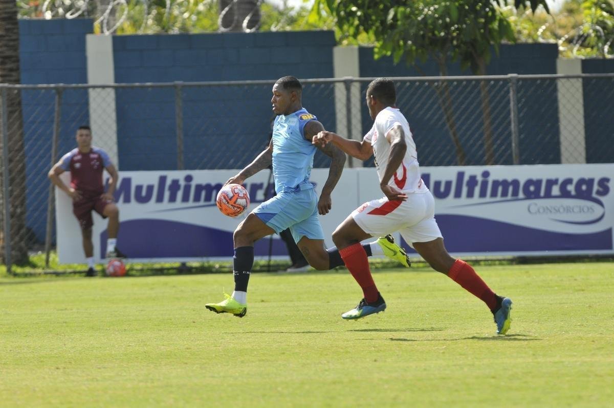 Com gols de Rafinha, David, Renato Kayzer e Murilo, Cruzeiro venceu Democrata-SL por 4 a 1 em jogo-treino nesta tera-feira, na Toca da Raposa 2 (fotos: Juarez Rodrigues/EM D.A Press)