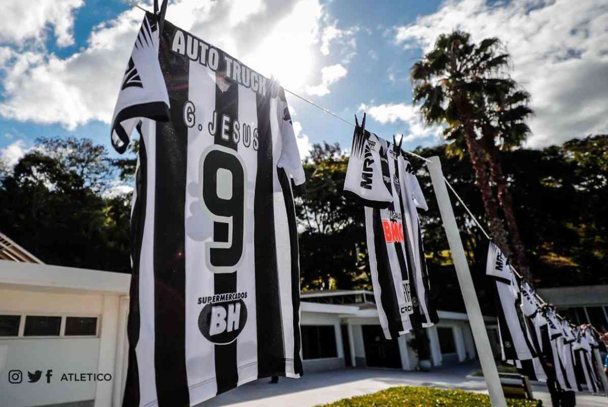 Atltico montou varal com camisas personalizadas para receber jogadores da Seleo Brasileira na Cidade do Galo