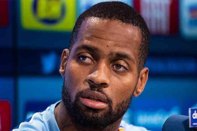 Dedé, do Cruzeiro. No início deste mês, Giuliano Aranda, empresário do jogador de 31 anos, confirmou ao Superesportes a procura do clube alvinegro, mas disse que o momento atual do defensor não é propício para uma transferência. Dedé passou por uma nova cirurgia no joelho e deve voltar a jogar apenas em setembro. Por isso, a tendência é que o Atlético busque outro zagueiro.