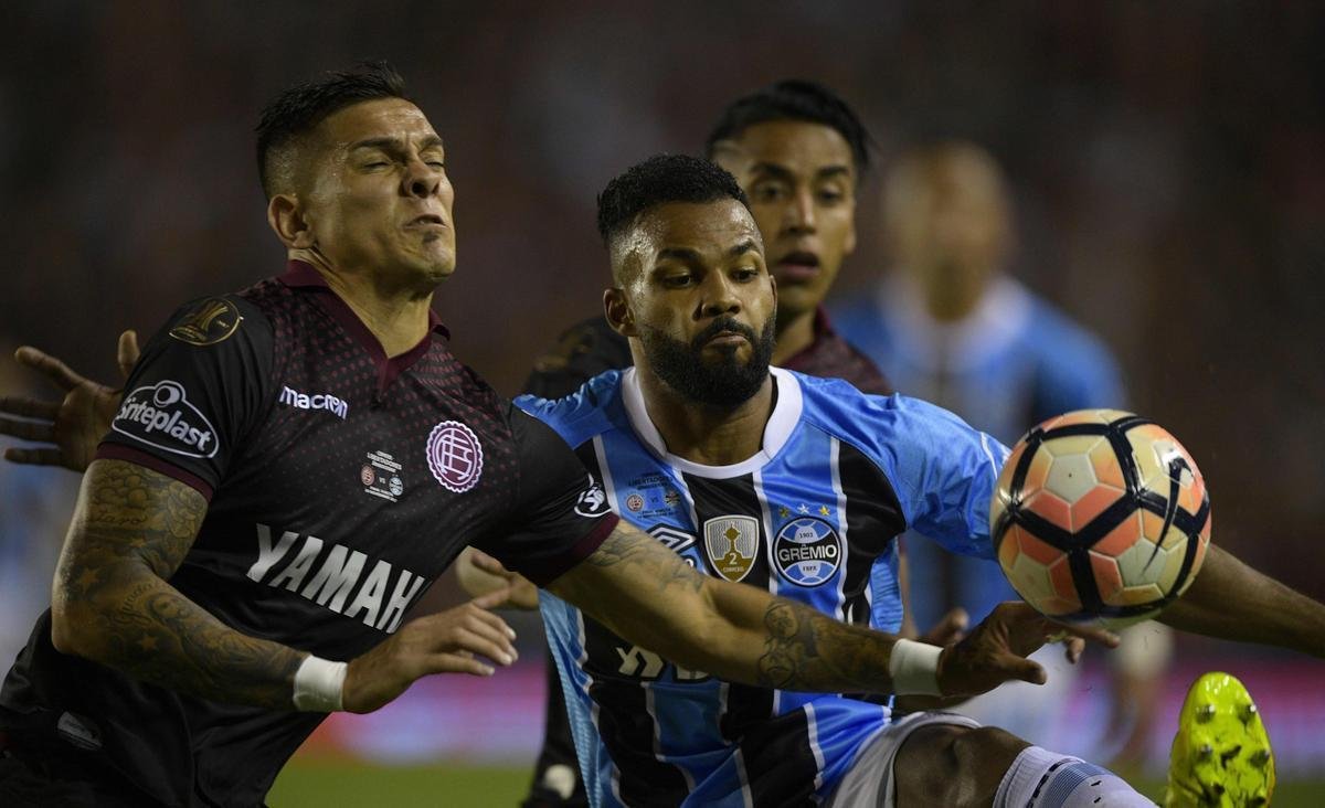Grmio vence Lans de novo na Argentina e conquista o tri da Copa Libertadores