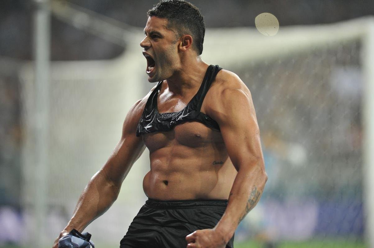 Galo venceu Cruzeiro com gols de Hulk (2) e Nacho. Edu descontou para a Raposa