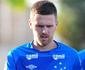 Ezequiel tem les�o aguda no p�bis e vira problema no Cruzeiro; Mano analisa substituto 