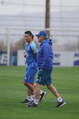 Sob forte chuva, Cruzeiro iniciou preparao para duelo com o Botafogo, marcado para as 21h30 desta quinta-feira