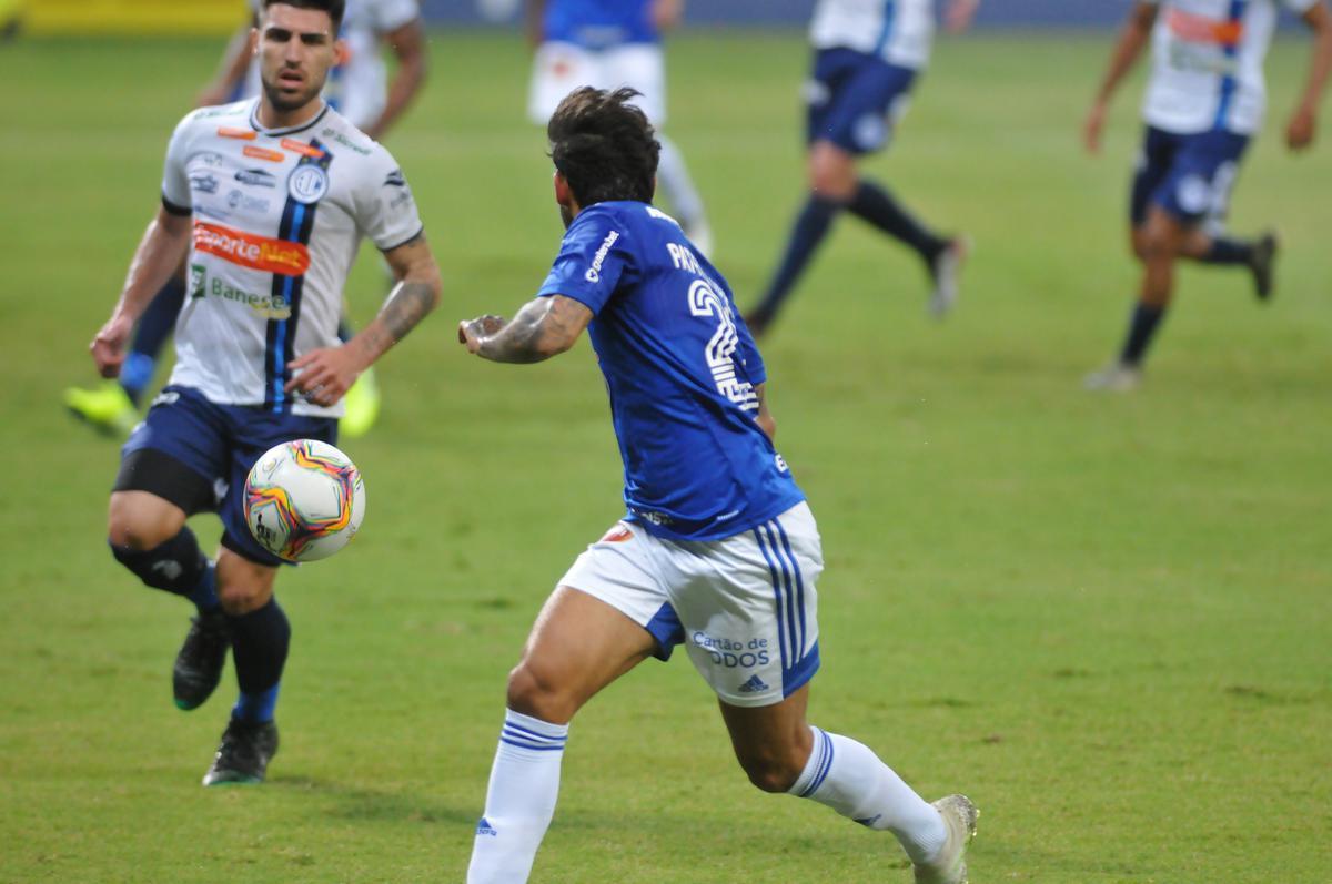 Fotos do jogo entre Cruzeiro e Confiana, no Mineiro, em Belo Horizonte, pela 24 rodada da Srie B do Campeonato Brasileiro