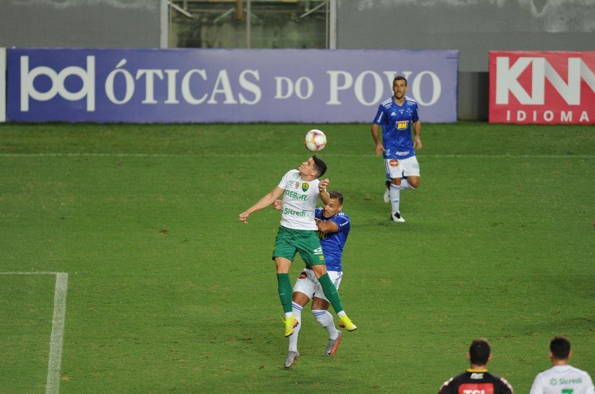 Fotos do jogo entre Cruzeiro e Cuiab, no Independncia, em Belo Horizonte, pela 32 rodada da Srie B do Campeonato Brasileiro