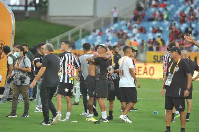 Atlético-MG bate Flamengo em longa disputa por pênaltis e conquista  Supercopa do Brasil