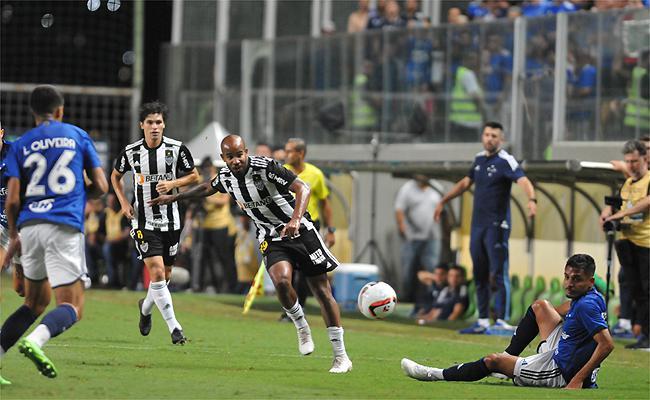 Cruzeiro e Atltico empataram por 1 a 1 pelo Mineiro
