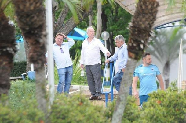 Fotos da apresentao de Adilson Batista como novo tcnico do Cruzeiro. Tcnico teve reunio com jogadores na Toca da Raposa II, falou com a imprensa e depois comandou seu primeiro treino
