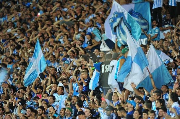 No segundo tempo, Lautaro Martnez marcou o terceiro dele no jogo, Robinho fez de falta para o Cruzeiro e Solari deu nmeros finais ao placar: Racing 4 x 2 Cruzeiro