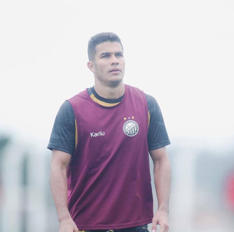 Giovani: atacante emprestado ao Operrio